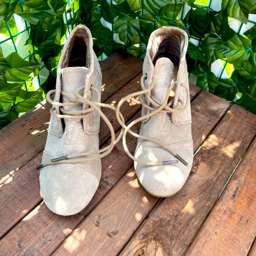 Toms beige wedges size 7.5